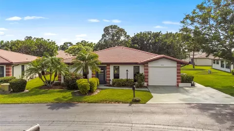 6003 Vivienda Dr, Bradenton, FL 34207