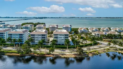 379 Aruba Cir #303, Bradenton, FL 34209
