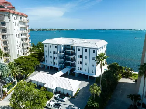 400 Golden Gate Pt #22, Sarasota, FL 34236