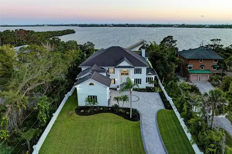 1081 Bayshore Dr, Englewood, FL 34223