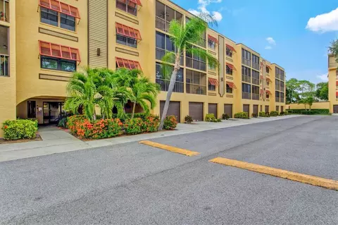 5817 Park St N #311, Saint Petersburg, FL 33709