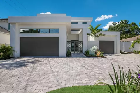 1610 Bay Rd, Sarasota, FL 34239