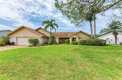 5453 Dominica Cir, Sarasota, FL 34233