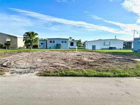 155 Maui Dr, Palmetto, FL 34221