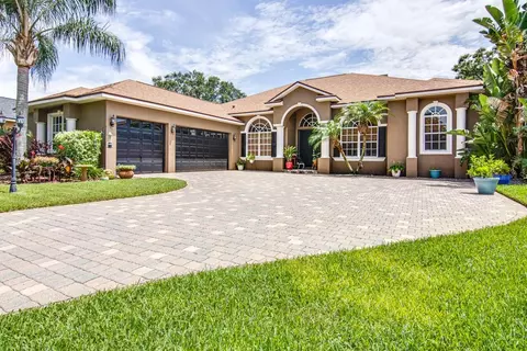 1114 Carriage Park Dr, Valrico, FL 33594