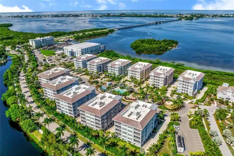 391 Aruba Cir #402, Bradenton, FL 34209