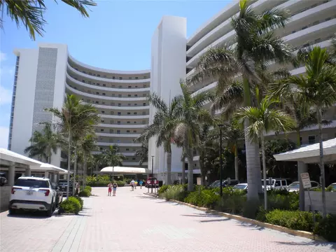 6300 Midnight Pass Rd #807, Sarasota, FL 34242