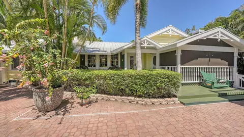 1845 Bougainvillea St, Sarasota, FL 34239
