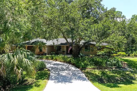 3585 Walden Pond Dr, Sarasota, FL 34240