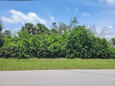 124 Canal Rd, Rotonda West, FL 33947