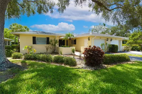 6891 W Country Club Ln, Sarasota, FL 34243