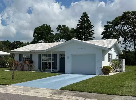 3703 Chinaberry Rd, Bradenton, FL 34208