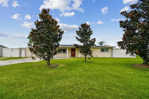 4704 37th St E, Bradenton, FL 34203