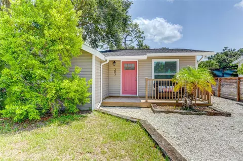 207 Palmetto Rd W, Nokomis, FL 34275