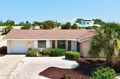 611 Concord Ln, Holmes Beach, FL 34217