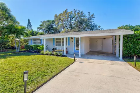2438 Cambridge Dr, Sarasota, FL 34232
