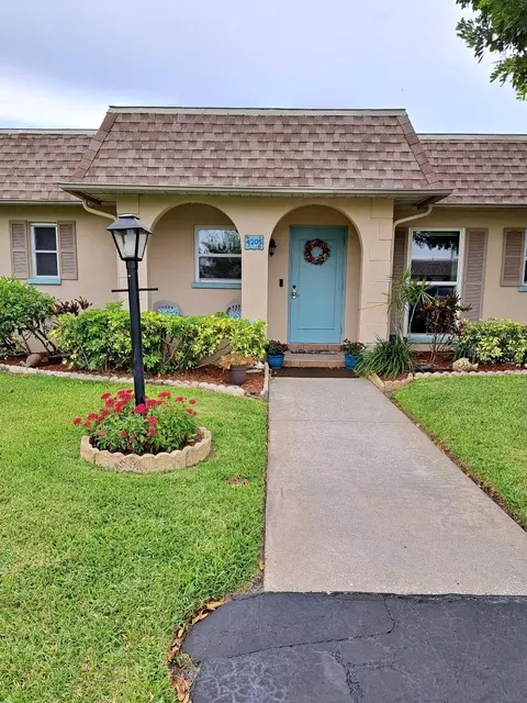 4205 37th Avenue Dr W, Bradenton, FL 34205