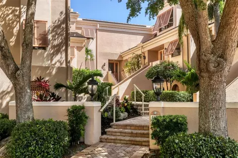 1137 Coquille St #107, Sarasota, FL 34242