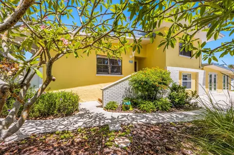 522 77th St, Holmes Beach, FL 34217