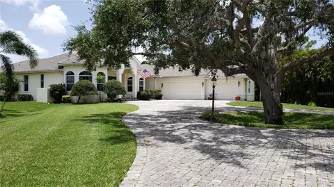 6110 Griffon Cir, Sarasota, FL 34243