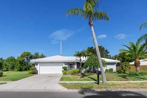 7242 Bounty Dr, Sarasota, FL 34231