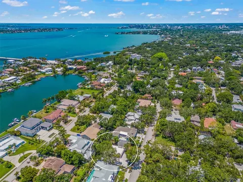 3800 Flores Ave, Sarasota, FL 34239