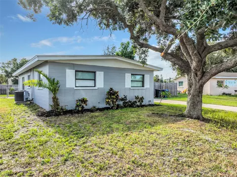 3721 Stokes Dr, Sarasota, FL 34232