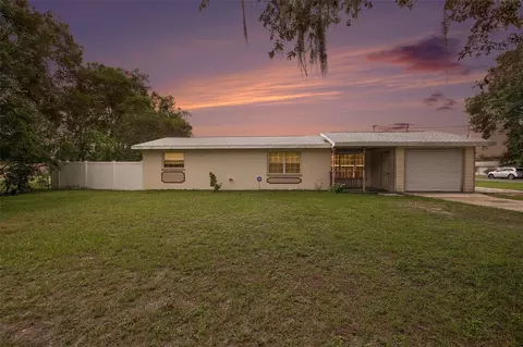 4853 18th St, Zephyrhills, FL 33542