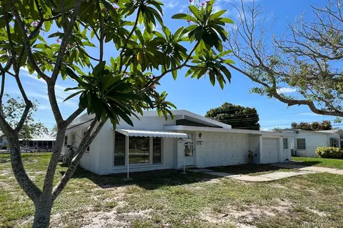 305 N Radcliffe Pl, Bradenton, FL 34207