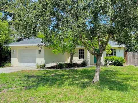 315 37th St W, Bradenton, FL 34205