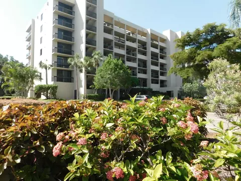 1085 Gulf Of Mexico Dr #101, Longboat Key, FL 34228