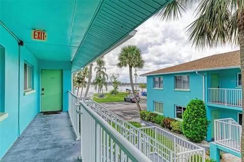 117 7th St N #33, Bradenton Beach, FL 34217