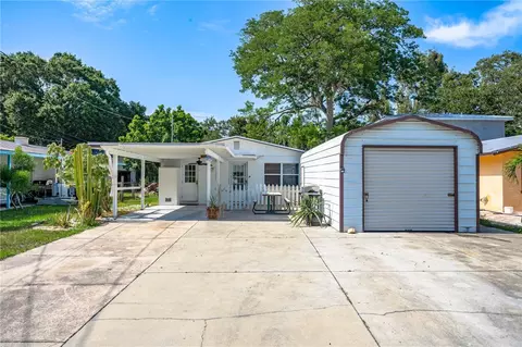 2565 Novus St, Sarasota, FL 34237