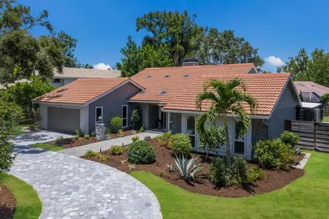 1733 Pine Harrier Cir, Sarasota, FL 34231
