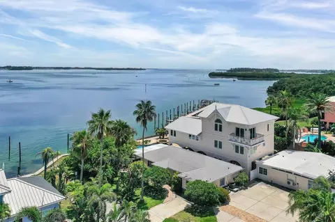 109 13th St S, Bradenton Beach, FL 34217