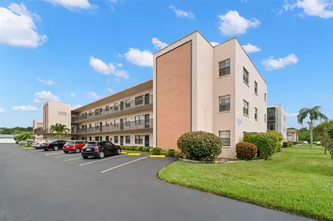 5971 Terrace Park Dr N #302, Saint Petersburg, FL 33709