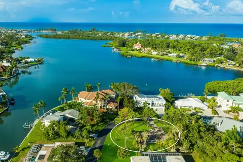 113 Bayview Dr, Nokomis, FL 34275