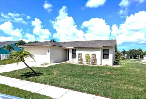 2458 Wood Oak Dr, Sarasota, FL 34232