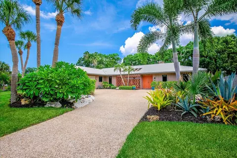 3259 Pine Valley Dr, Sarasota, FL 34239
