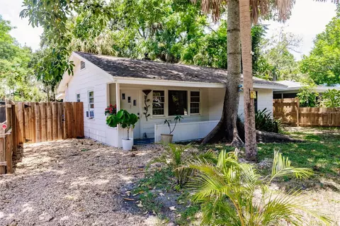 1817 Edgewater Dr, Sarasota, FL 34234