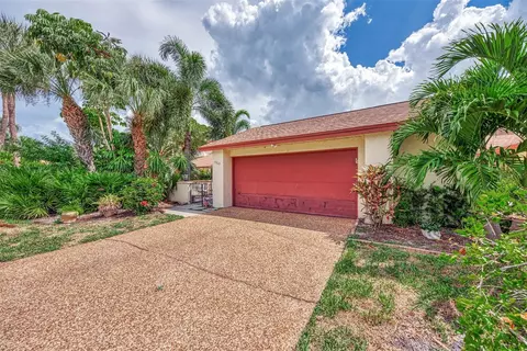 6009 Courtside Dr, Bradenton, FL 34210