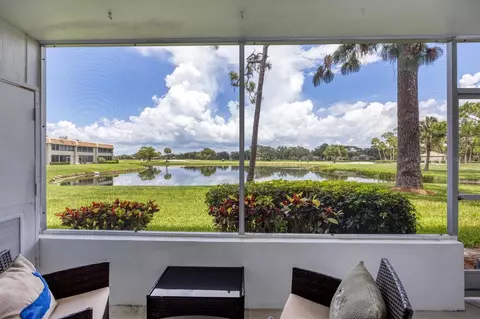 7271 W Country Club Dr N #123, Sarasota, FL 34243