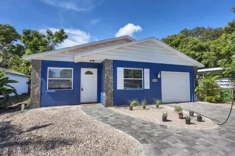 2431 Loma Linda St, Sarasota, FL 34239