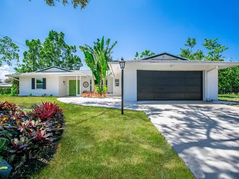 3200 Pinecrest St, Sarasota, FL 34239