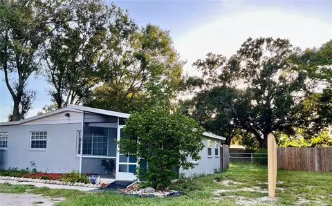 4012 Longhorn Dr, Sarasota, FL 34233