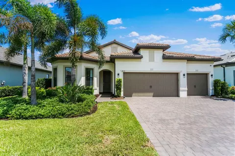 8036 Grande Shores Dr, Sarasota, FL 34240