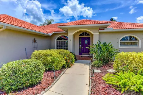 6812 Corral Cir, Sarasota, FL 34243