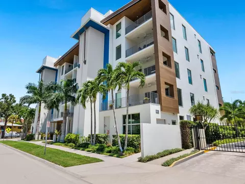 711 S Palm Ave #401, Sarasota, FL 34236