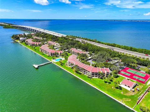 7500 Sunshine Skyway Ln S #105, Saint Petersburg, FL 33711