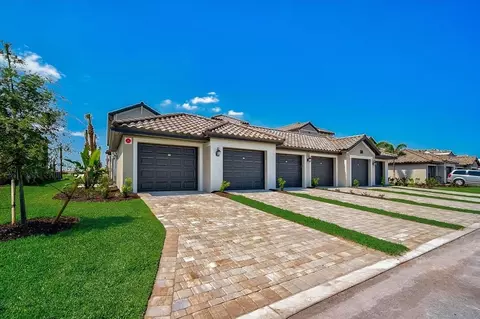 5694 Palmer Cir #101, Bradenton, FL 34211